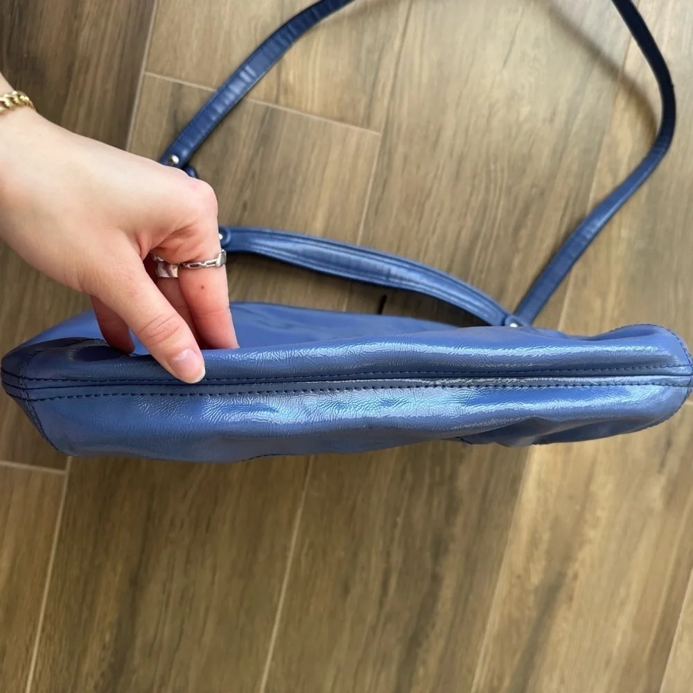COACH F23401 Periwinkle Daisy Liquid Gloss Pocket Hobo Bag